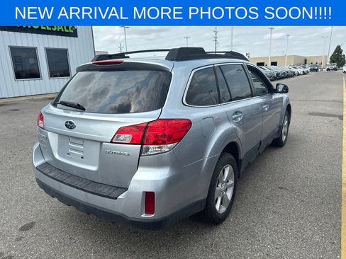 Used 2013 Subaru Outback 2.5i Premium w/ All-Weather Pkg AWD/4WD image 8