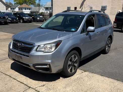 Used 2017 Subaru Forester 2.5i Premium w/ Popular Package #2A AWD/4WD image 2