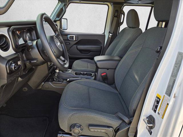 Used 2025 Jeep Gladiator Sport AWD/4WD image 13