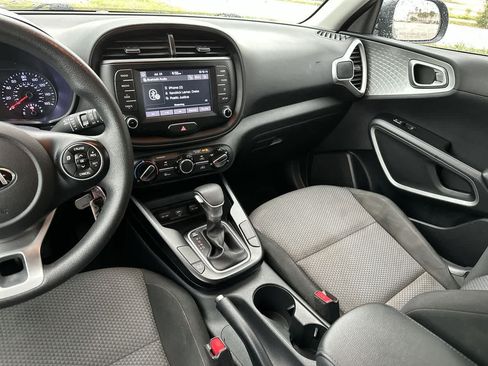 Used 2020 Kia Soul LX FWD image 24