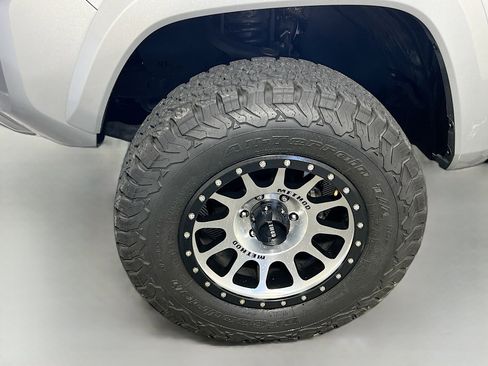 Used 2023 Toyota Tacoma Limited RWD image 13
