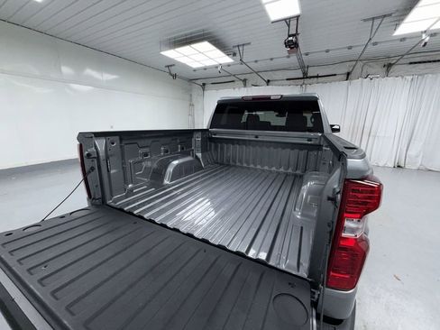 Used 2023 Chevrolet Silverado 1500 LT AWD/4WD image 16
