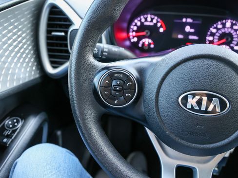 Used 2020 Kia Soul LX FWD image 17