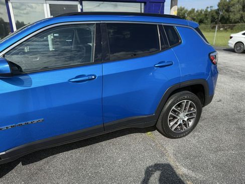 Used 2020 Jeep Compass Latitude AWD/4WD image 2