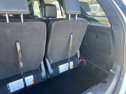 Used 2018 Ford Explorer XLT w/ Equipment Group 202A AWD/4WD image 17