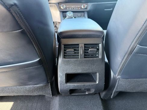 Used 2024 Mitsubishi Outlander SE image 24