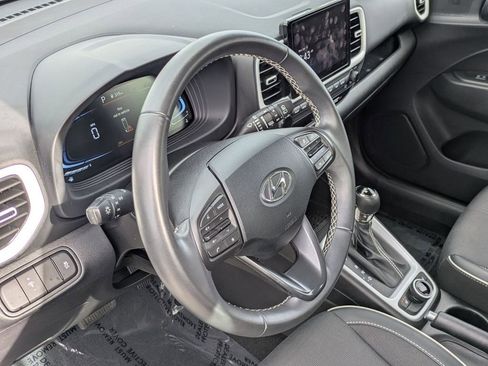 Certified 2025 Hyundai Venue Limited FWD image 16