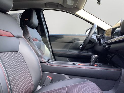 Used 2025 Nissan Kicks SR w/ SR Premium Package image 12