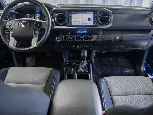 Used 2022 Toyota Tacoma TRD Off-Road w/ Technology Package AWD/4WD image 19