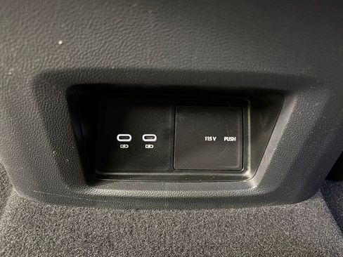 Used 2025 Volkswagen Atlas SE FWD image 33