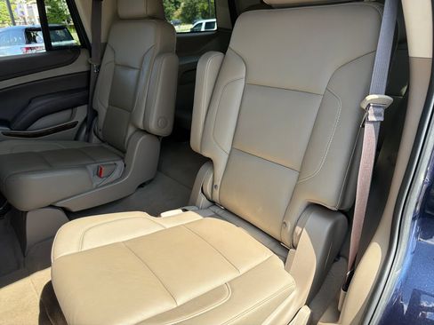 Used 2020 Chevrolet Tahoe LT w/ Luxury Package RWD image 25