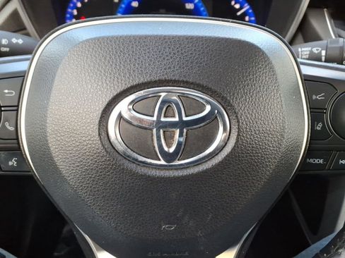 Used 2022 Toyota Corolla Cross XLE w/ Convenience Package image 14