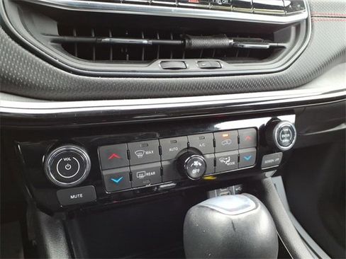 Used 2024 Jeep Compass Trailhawk image 19