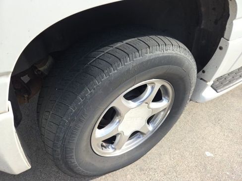 Used 2003 GMC Yukon XL Denali image 9