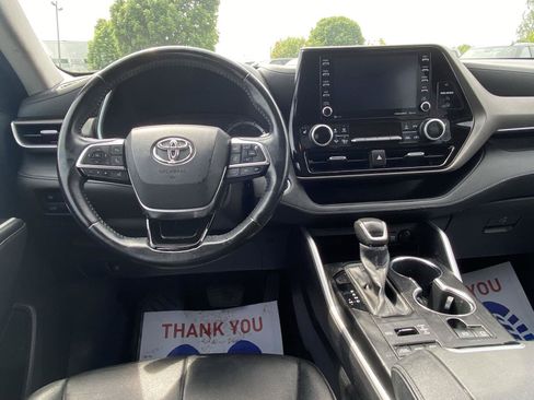 Used 2020 Toyota Highlander XLE AWD/4WD image 24