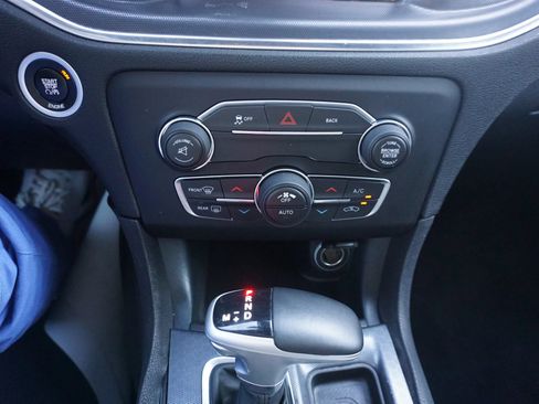 Used 2015 Dodge Charger SXT RWD image 10