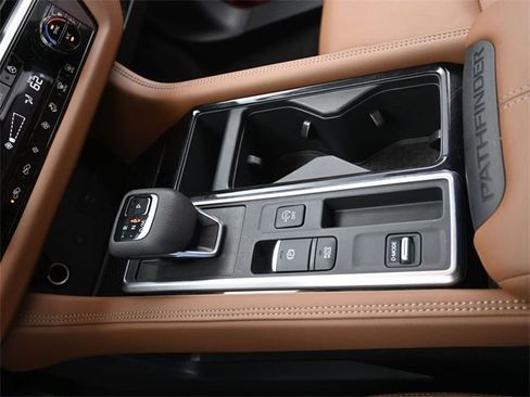 Used 2025 Nissan Pathfinder Platinum image 26