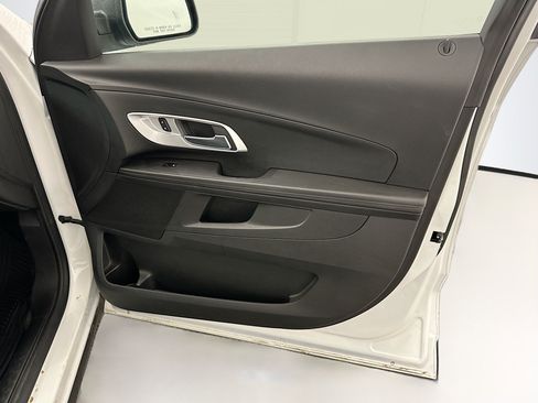 Used 2017 Chevrolet Equinox LS FWD image 32