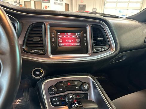 Used 2017 Dodge Challenger R/T image 24