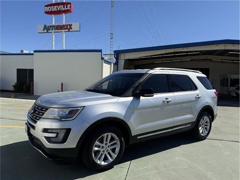 Used 2017 Ford Explorer XLT w/ Equipment Group 201A image 1