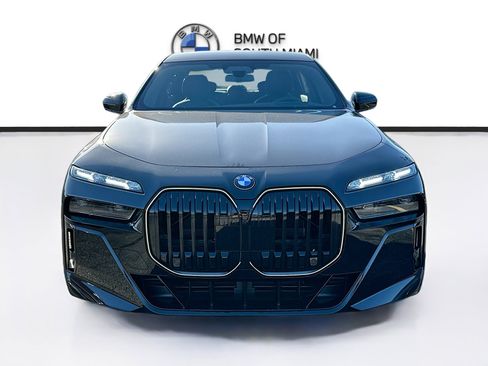 New 2026 BMW 760i xDrive w/ Executive Package image 2