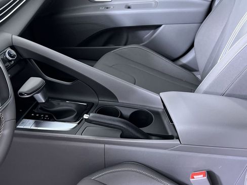 Used 2025 Hyundai Elantra Sport image 22