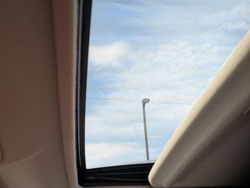 Used 2016 Toyota RAV4 Limited image 25