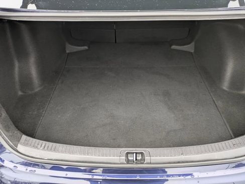 Used 2025 Toyota Corolla LE image 28