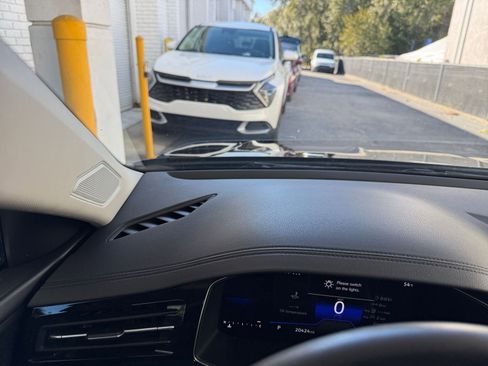 Used 2025 Volkswagen Jetta SE image 36