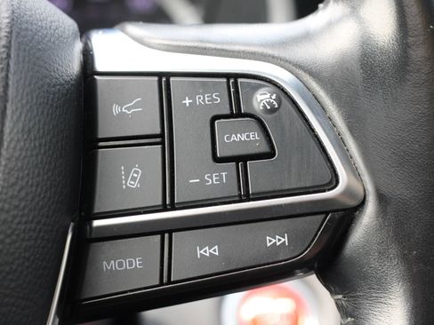 Used 2021 Toyota Highlander XLE image 18