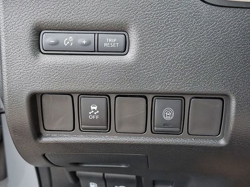 Certified 2024 Nissan Murano SV w/ SV Midnight Edition Package image 25