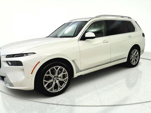 Used 2023 BMW X7 xDrive40i AWD/4WD image 3
