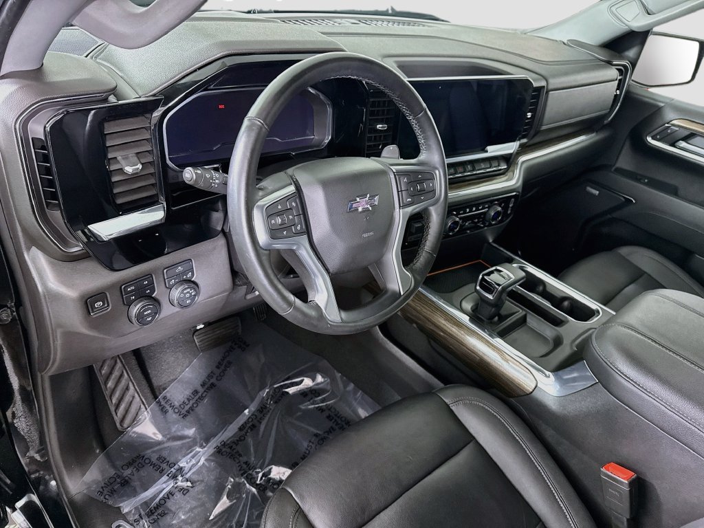 Used 2024 Chevrolet Silverado 1500 LT Trail Boss w/ Convenience Package II AWD/4WD image 18