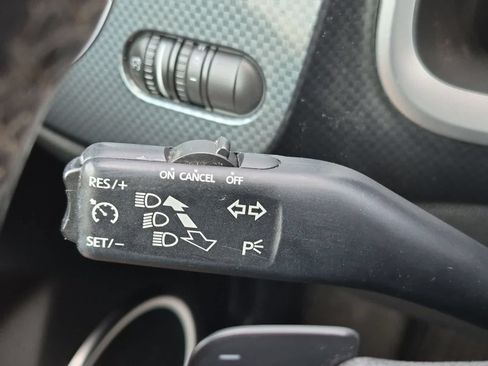 Used 2013 Volkswagen Beetle 2.0T FWD image 25