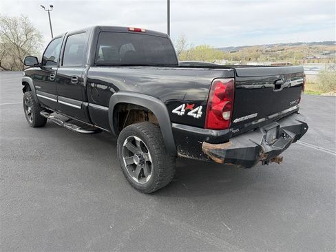 Used 2004 Chevrolet Silverado 2500 LS w/ Skid Plate Package AWD/4WD image 5