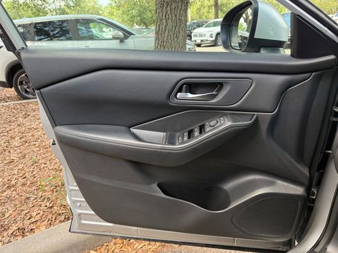 Used 2025 Nissan Rogue SV FWD image 21