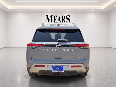 Used 2022 Nissan Pathfinder Platinum w/ Lighting Package (N93)