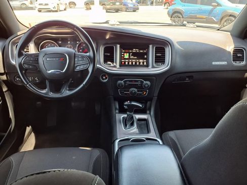 Used 2022 Dodge Charger SXT RWD image 2