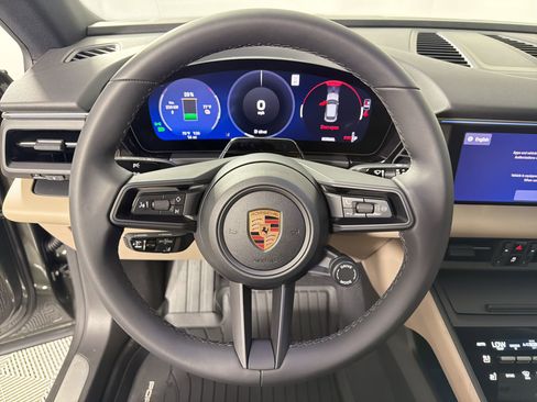 Used 2026 Porsche Macan Electric RWD image 18