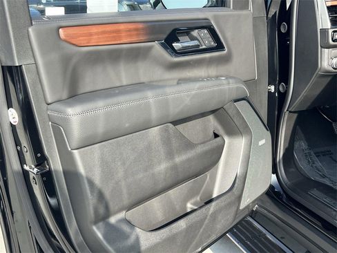 New 2026 GMC Yukon Denali w/ Sun & Power Step Package image 10