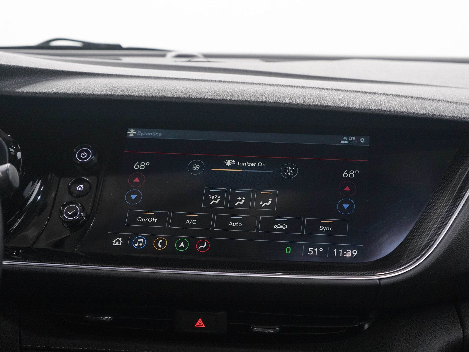 Used 2021 Buick Envision Essence w/ Technology Package I AWD/4WD image 18
