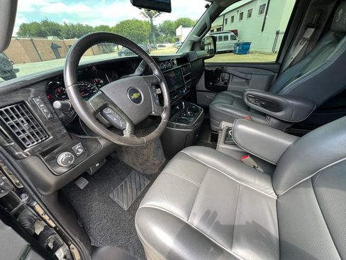 Used 2016 Chevrolet Express 2500 RWD image 26