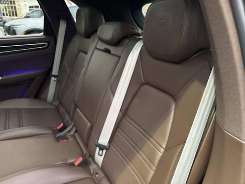 Used 2023 Porsche Cayenne Platinum Edition image 13