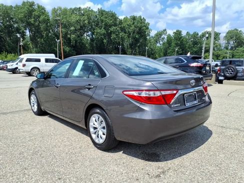 Used 2015 Toyota Camry LE FWD image 5