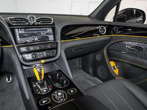 Used 2024 Bentley Bentayga Azure V8 image 28