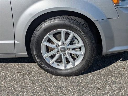 Used 2018 Dodge Grand Caravan SXT image 11