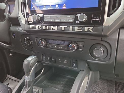 Used 2025 Nissan Frontier SV w/ SV Convenience Package AWD/4WD image 16