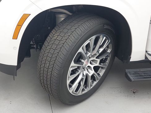 Used 2025 GMC Yukon Denali w/ Sun & Power Step Package AWD/4WD image 37
