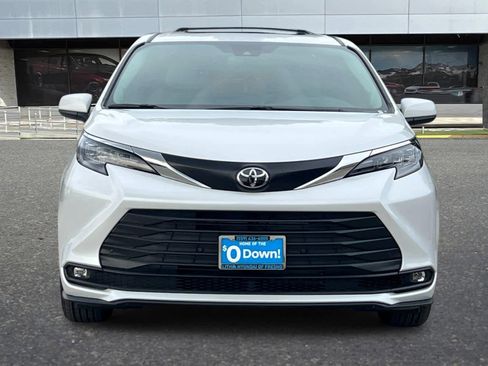 Used 2026 Toyota Sienna XLE image 11