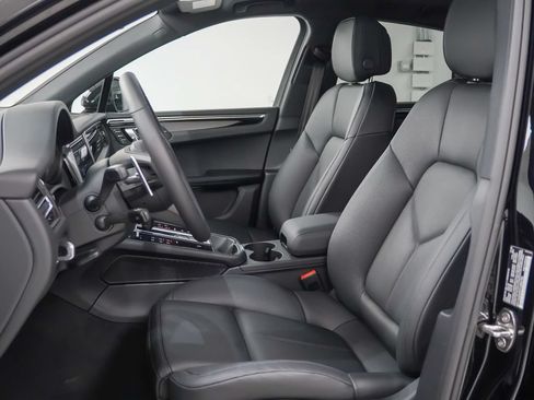 Certified 2026 Porsche Macan AWD/4WD image 5